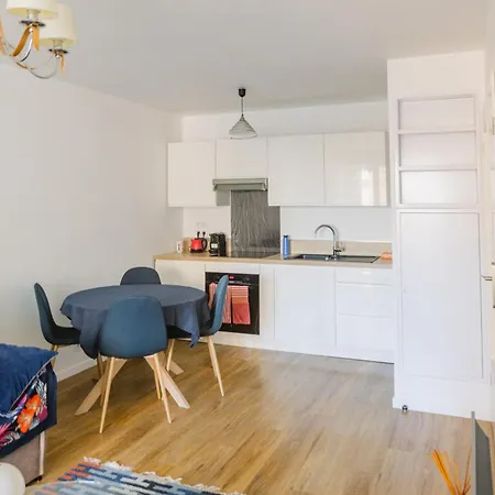 Agreable Deux Pieces Ensoleille, A 15 Minutes De Paris, Apartment Pantin